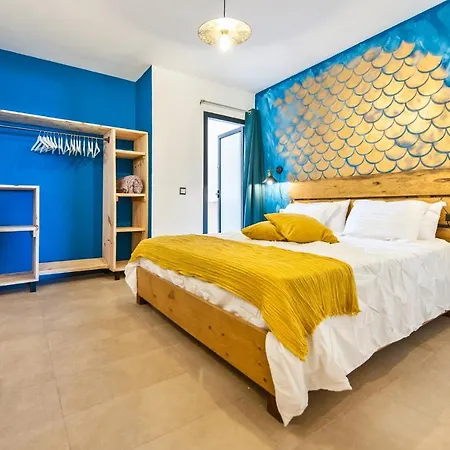 Apartment Ocean Waves 1