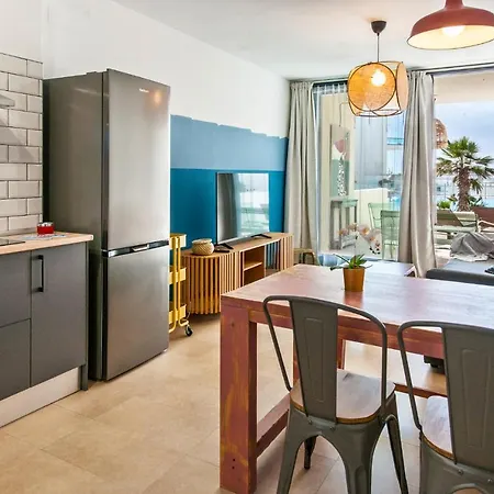 Ocean Waves 1 Apartment *