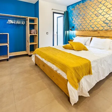 Apartment Ocean Waves 1 *