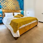 Ocean Waves 1 Apartment *